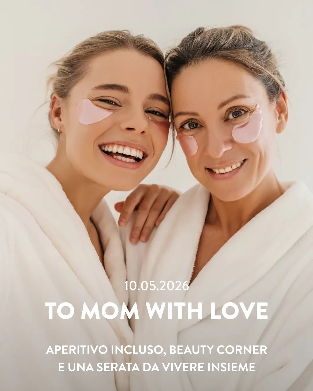 Evento serale "To Mom with Love": madre e figlia con maschere per gli occhi